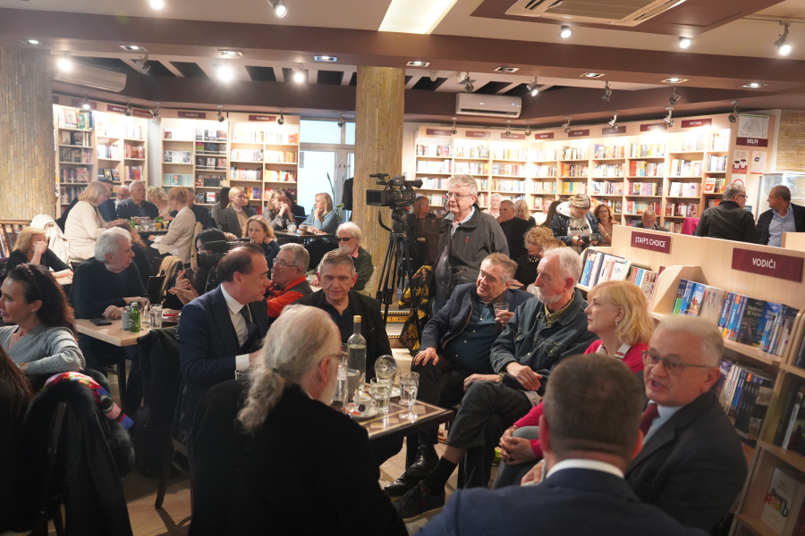 Predstavljena pesnička zbirka „U lavirintu“